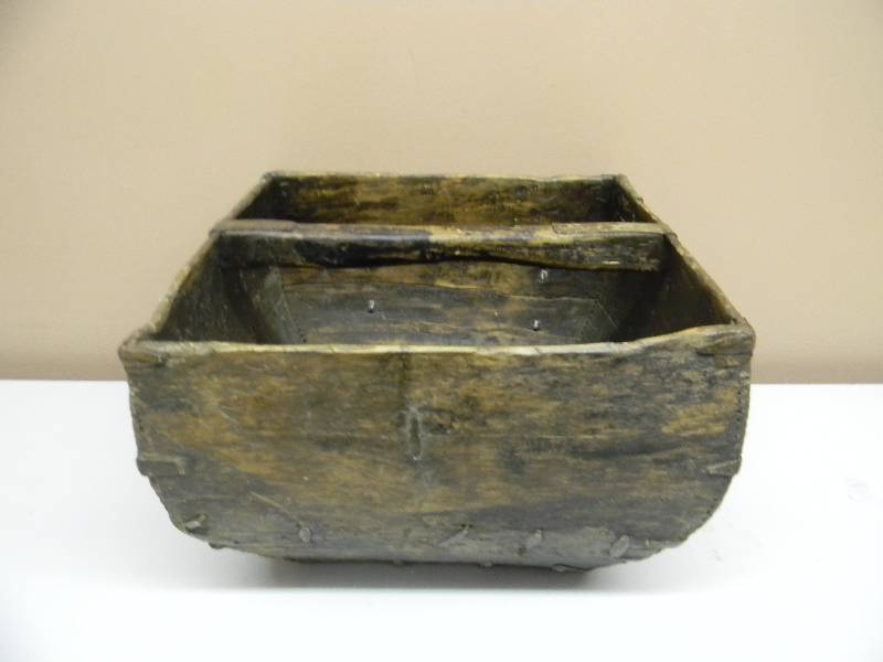 lot 13 image: ANTIQUE REPRODUCTION WOOD BASKET - SEE PICTURES