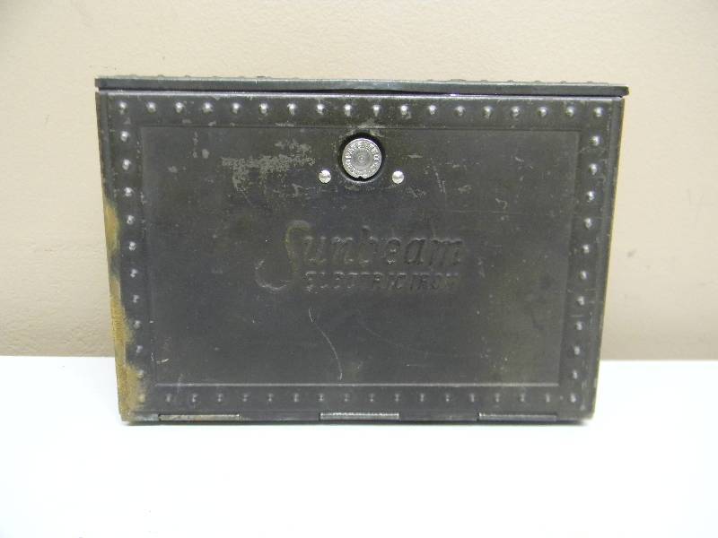 lot 19 image: VINTAGE SUNBEAM ELECTRIC IRON IN ORIGINAL TIN BOX, RARE - SEE PICTURES