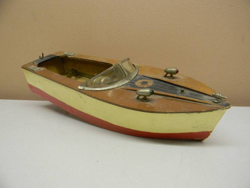 lot 25 image: RARE ANTIQUE BATTERY OPERATED WOOD BOAT - APPROX 13 - VERY COOL - SEE PICTURES
