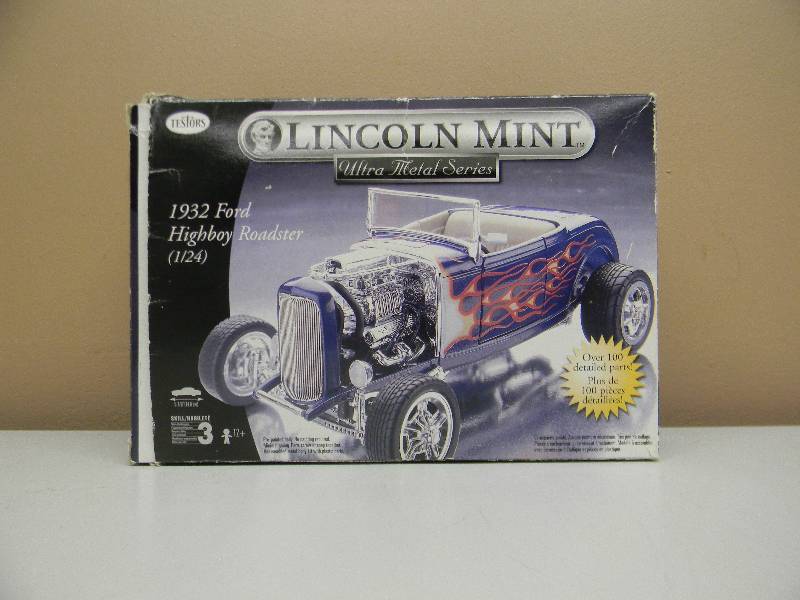 lot 27 image: TESTORS LINCOLN MINT  1932 FORD HIGHBOY ROADSTER  ULTRA METAL SERIES 124 - IN BOX - SEE PICTURES