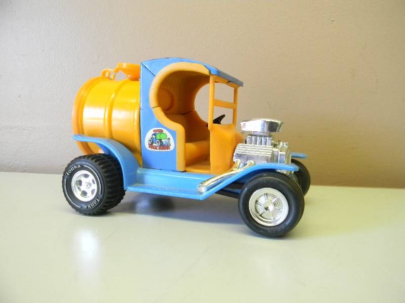 lot 32 image: VINTAGE TONKA TRUCK - 1970 TONKA TRACK DUSTER - RARE - SEE PICTURES