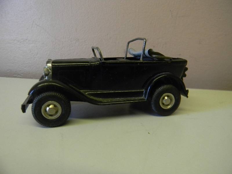 lot 34 image: VINTAGE TONKA TOY PHAETON CAR BLACK - RARE - SEE PICTURES