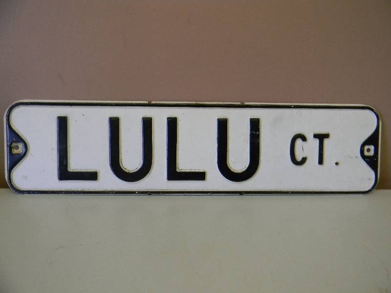 lot 37 image: ANTIQUE LULU STREET SIGH - HEAVY - SEE PICTURES