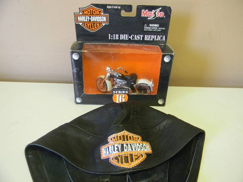 lot 38 image: HARLEY LEATHER SKULL CAP & MAISTO 118 SCALE DIE CAST HARLEY - SEE PICTURES