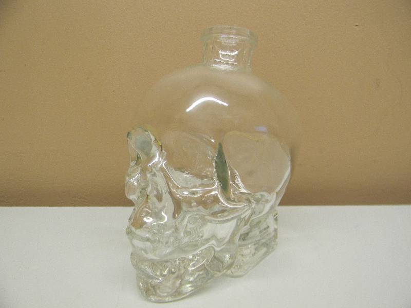 lot 51 image: GLASS SKULL LIQUOR DISPENSER - SEE PICTURES