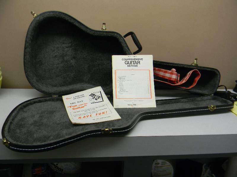 lot 55 image: WORLD CLASS CASES HARD SIDED GUITAR CASE - SEE PICTURES
