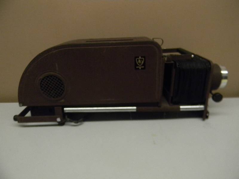 lot 59 image: ANTIQUE SLIDE PROJECTOR - VERY COOL - SEE PICTURES
