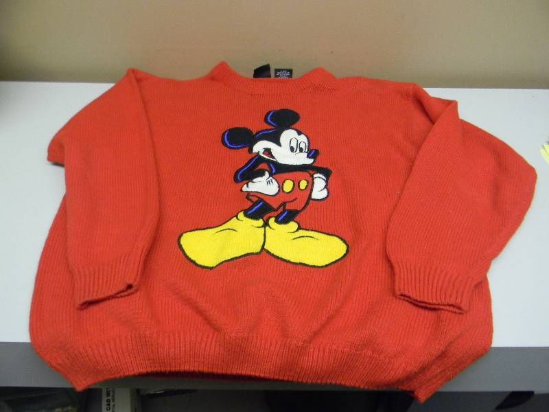 lot 76 image: VINTAGE MICKEY MOUSE SWEATER - SEE PICTURES