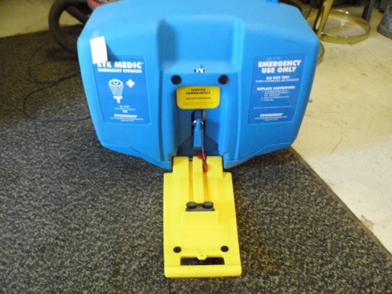 lot 3 image: Eye Medic Wash Station