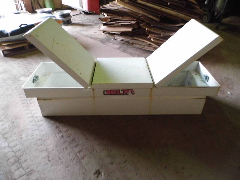 lot 14 image: Truck Tool Box