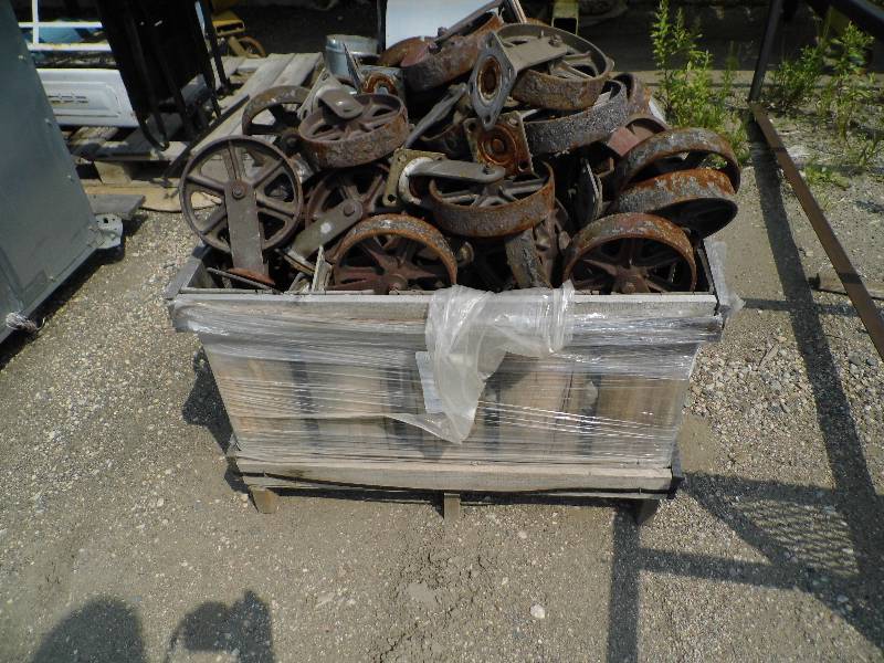 lot 20 image: Pallet of Wheels