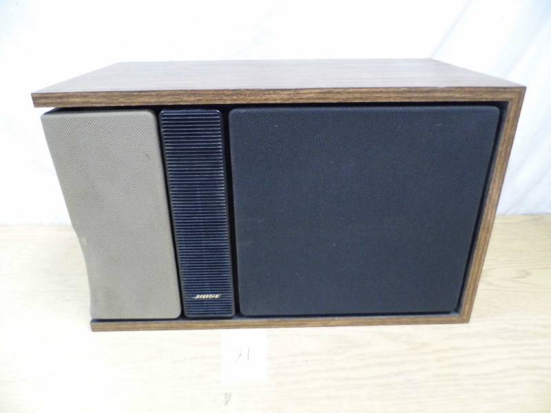 lot 21 image: Bose Speaker