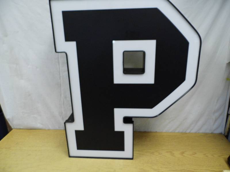 lot 37 image: LED Letter P