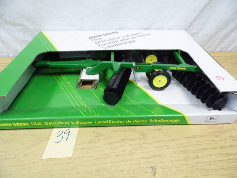 lot 39 image: John Deere Disk