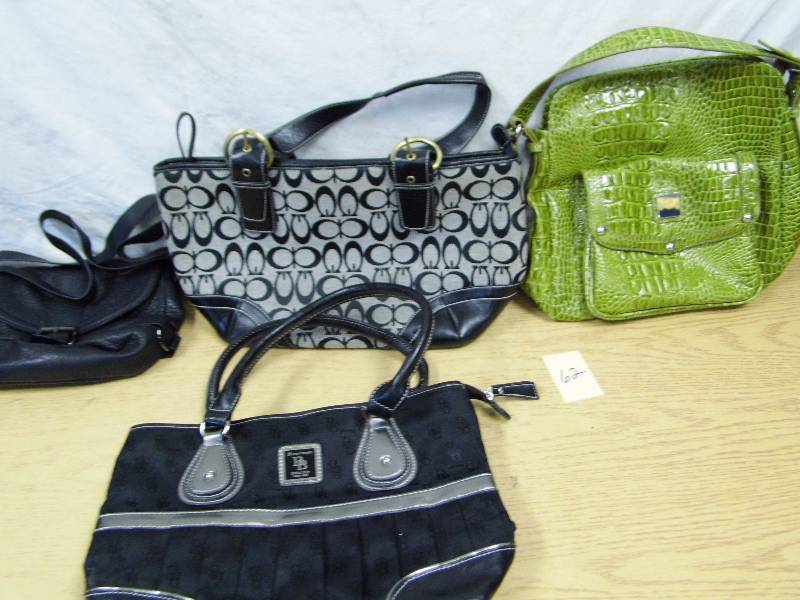 lot 62 image: Purses