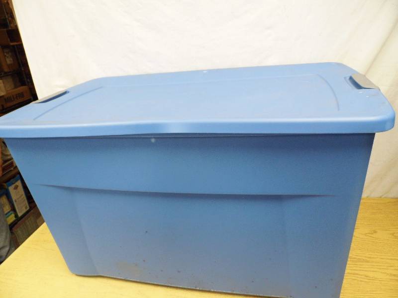 lot 69 image: Sterelite Tote - 2 Rubbermaid Totes