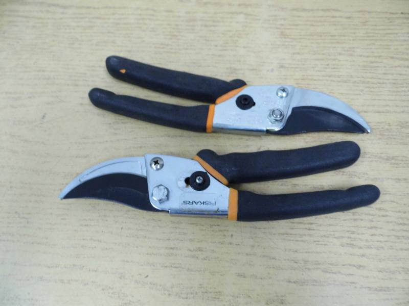 lot 72 image: Pair Fiskars Bypass Cutters