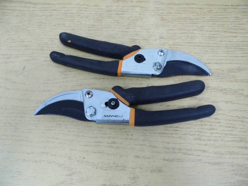 lot 73 image: Pair Fiskars Bypass Cutters