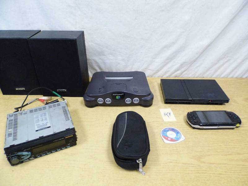 lot 92 image: Speakers - Car Stereo - Game Systems