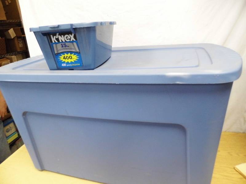 lot 95 image: Tote w Lid