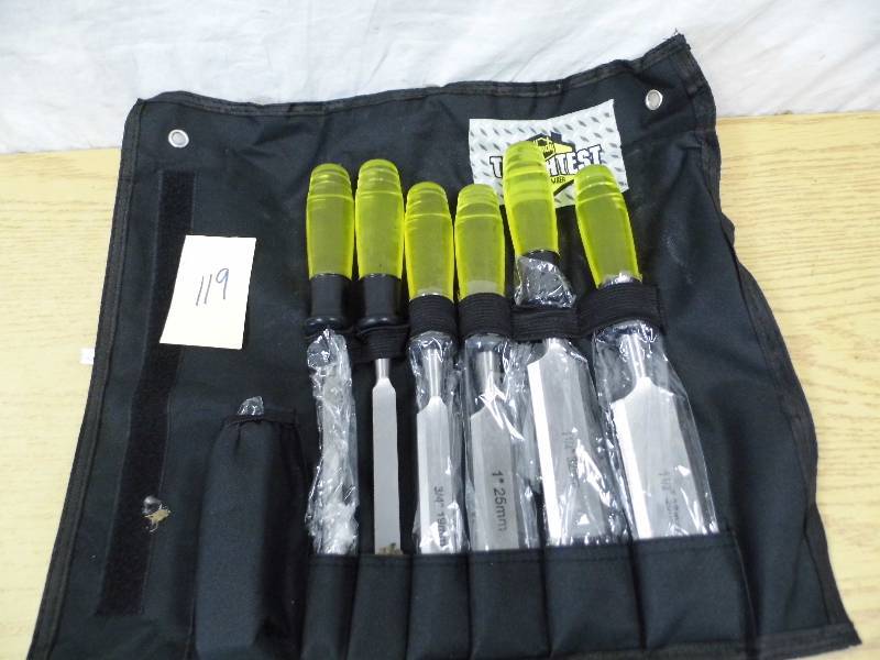 lot 119 image: New Chisel Set