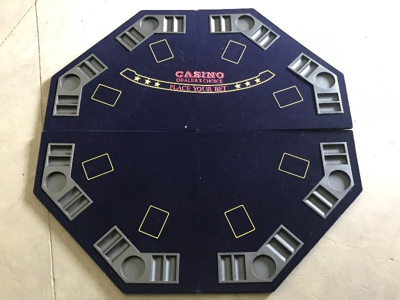 lot 4 image: Traveling Poker Table Top With Carr...