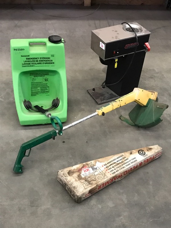 lot 36 image: Lot Of Assorted Electric Trimmer, ...