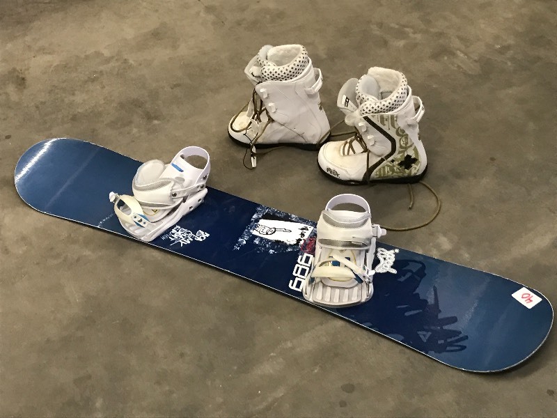 lot 40 image: Academy 989 Snowboard With Montoya ...