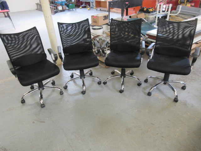 lot 602 image: 4 MESH UPHOLSTERED OFFICE CHAIRS