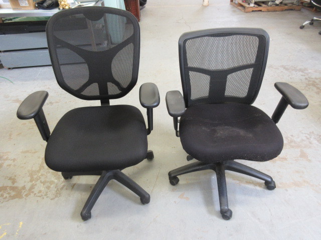 lot 609 image: TWO ERGONOMIC OFFICE CHAIRS