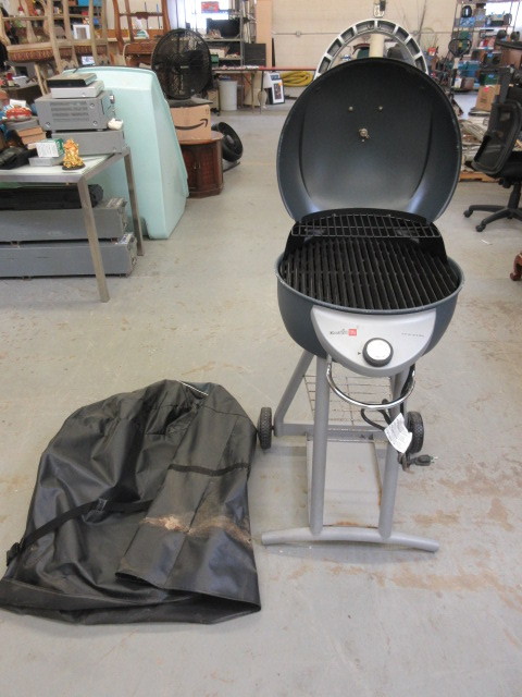 lot 617 image: CHAR-BROIL ELECTRIC GRILL WITH COVER