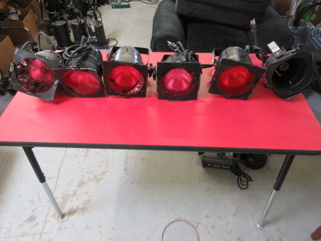 lot 629 image: UL STAGE LUMINARE PAR38 WITH RED GELS