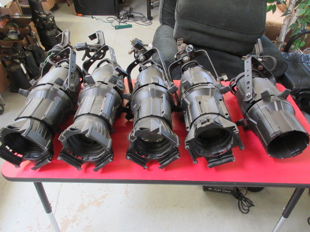 lot 633 image: 5 ETC SOURCE FOUR 750 ELLIPSOID LIGHTING UNITS