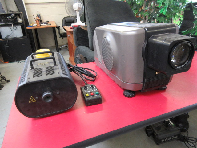 lot 634 image: EIKI COLOR VIDEO PROJECTOR & LITE FX FOG MACHINE
