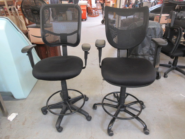 lot 606 image: 2 TALL OFFICE CHAIRS