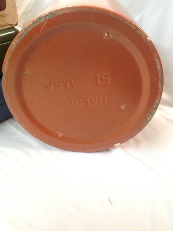 lot 13 image: Pottery - 51 - House Decor - Small boxes with envelopes and paper, kitchen items