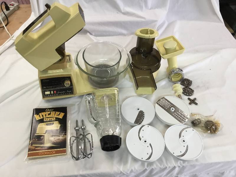 lot 31 image: Oster Blender mixer grinder slicer
