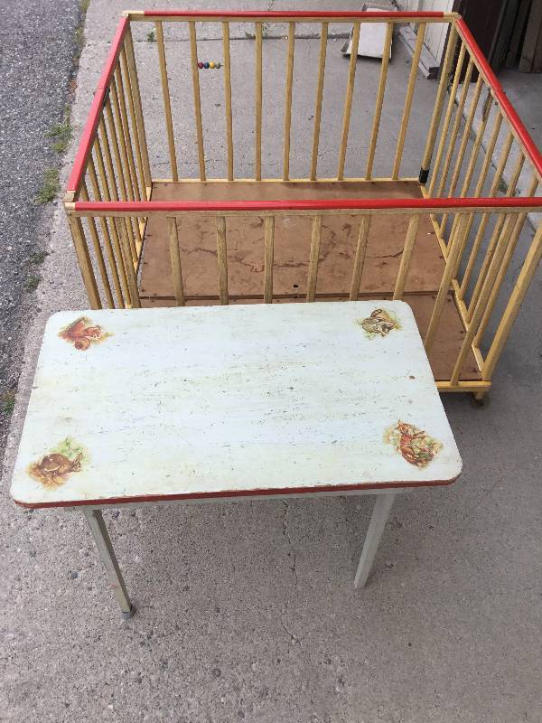 lot 38 image: Nockonwood Playpen Antique Vintage Old Crib Wooden and table