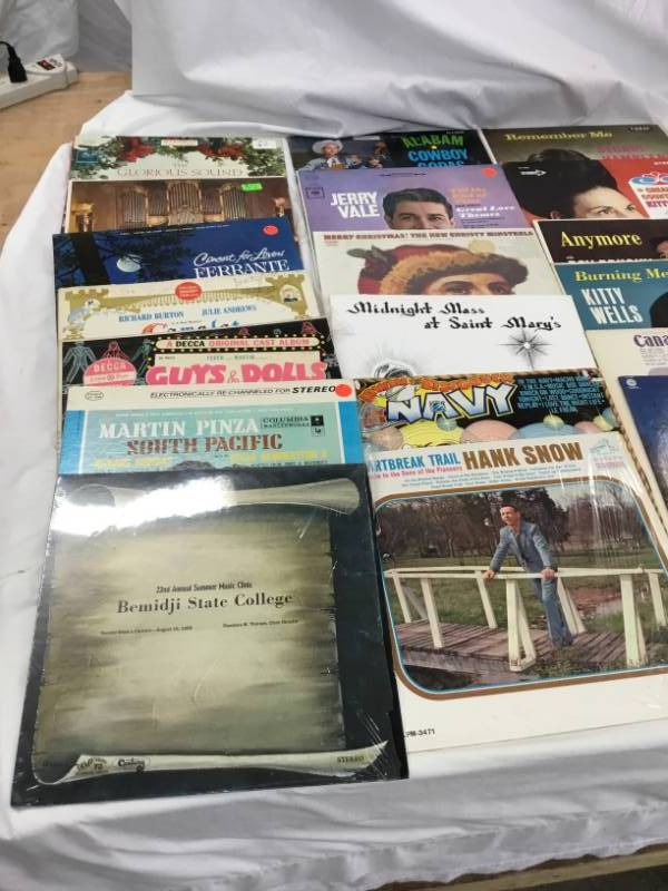 lot 72 image: 25 records Various artist and music