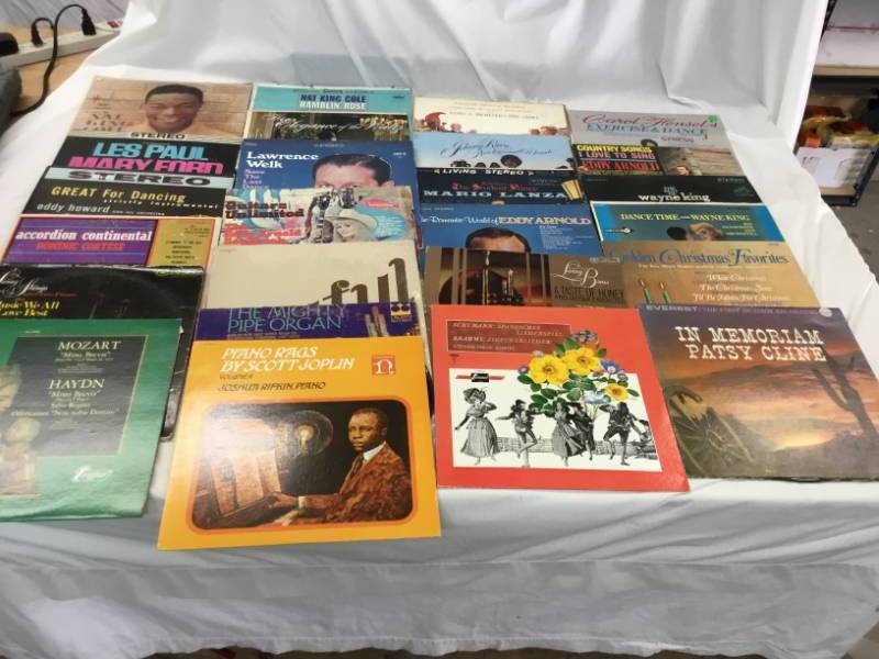 lot 49 image: 25 records Various artist and music