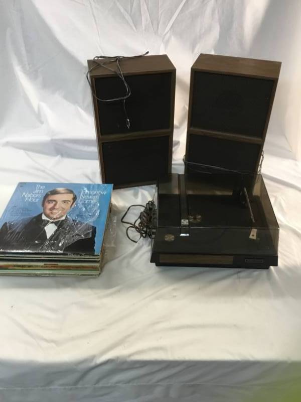 lot 42 image: Record player, speakers and 23 records