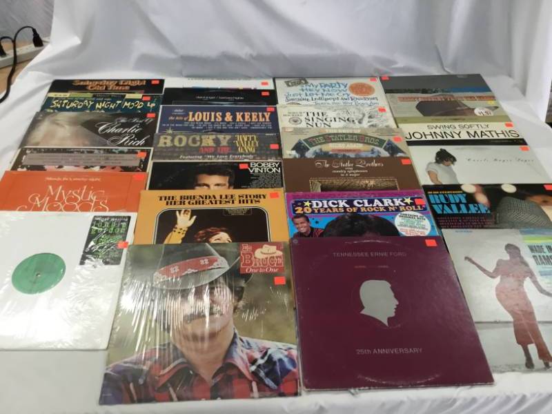 lot 47 image: 25 records Various artist and music