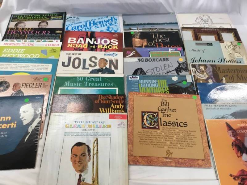 lot 58 image: 25 records Various artist and music