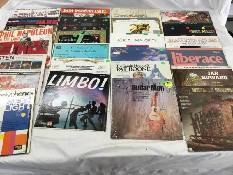 lot 66 image: 25 records Various artist and music