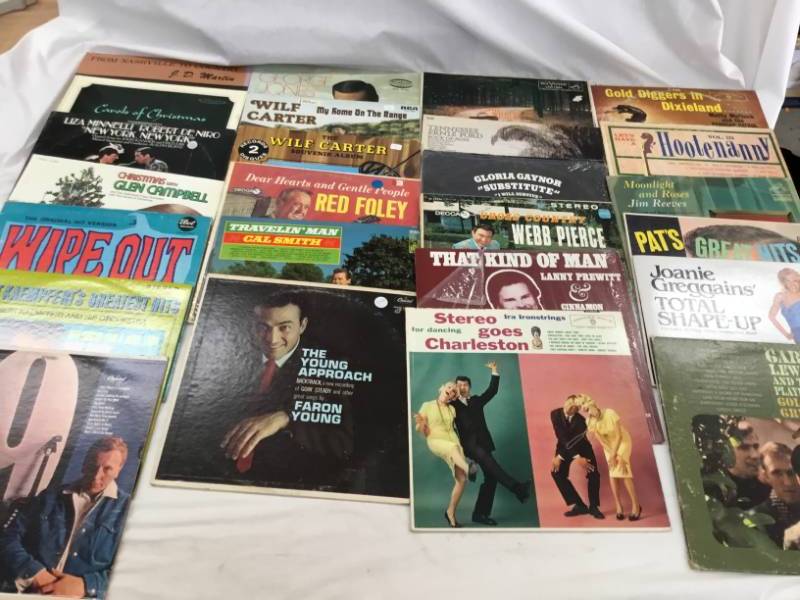 lot 68 image: 25 records Various artist and music