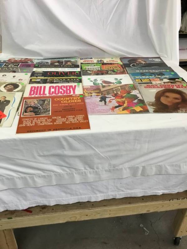 lot 71 image: 25 records Various artist and music