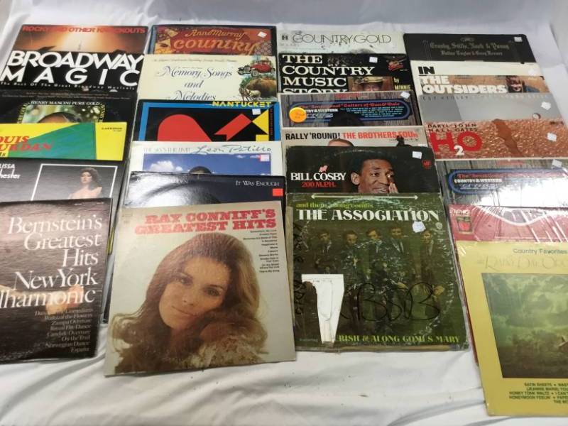 lot 84 image: 25 records Various artist and music