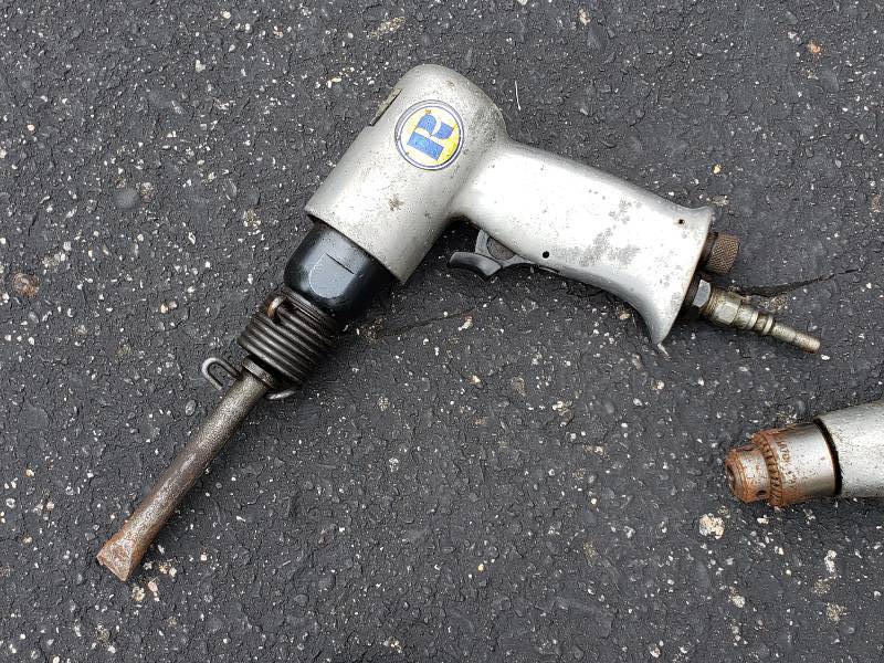 lot 12 image: Group of Pneumatic Tools