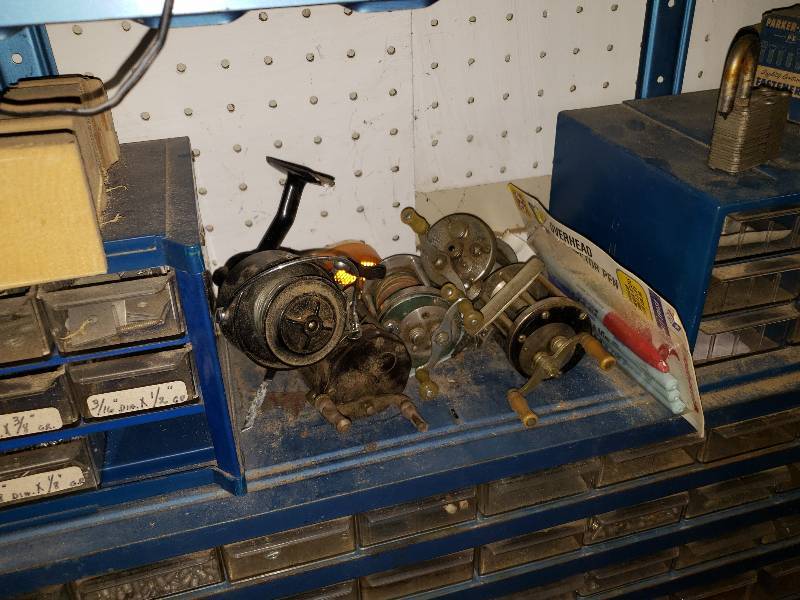 lot 21 image: Metal Organizer