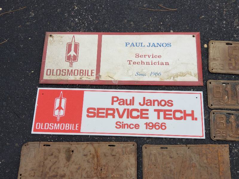 lot 25 image: Vintage License Plates 20s 30s, etc - Vintage Oldsmobile Service Technician Sign, etc